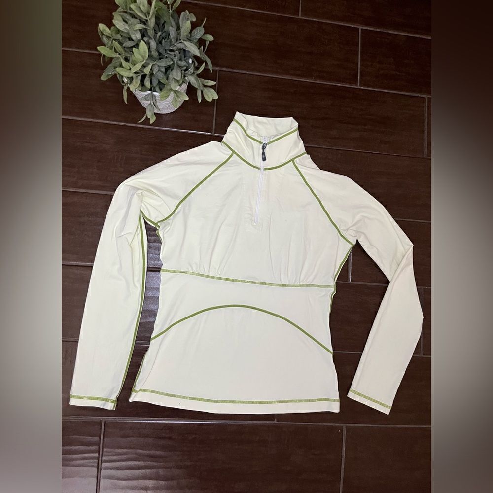 Athleta pale green running 1/4 zip long sleeved shirt sz small